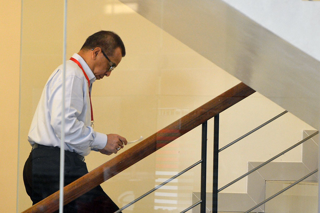 Emirsyah Satar diduga menerima suap 1,2 juta euro dan USD180 ribu atau senilai total Rp20 miliar serta dalam bentuk barang senilai USD2 juta yang tersebar di Singapura dan Indonesia dari perusahaan manufaktur terkemuka asal Inggris, Rolls Royce dalam pembelian 50 mesin pesawat Airbus SAS pada periode 2005-2014 pada PT Garuda Indonesia Tbk.