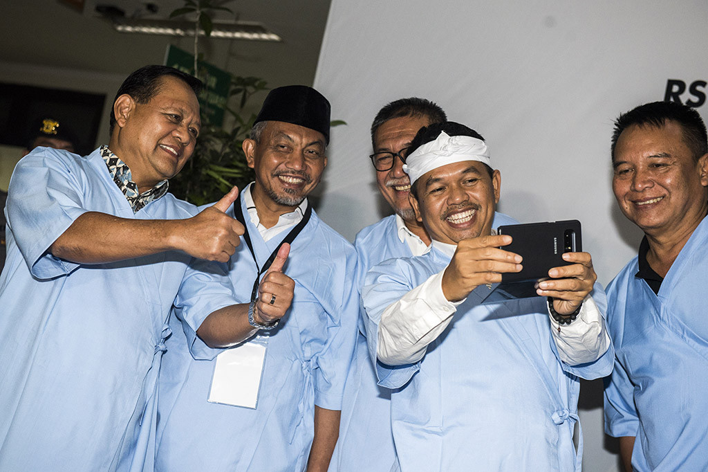 Wajah Ceria Paslon Pilgub Jabar Usai Jalani Tes Kesehatan