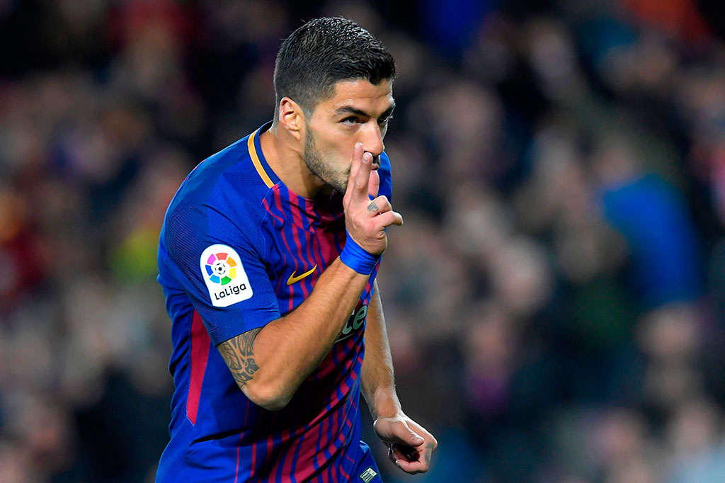Empat menit kemudian Barca memperbesar keunggulan menjadi 4-0 lewat Luis Suarez.