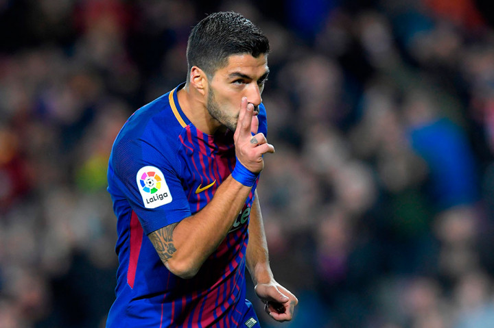 Empat menit kemudian Barca memperbesar keunggulan menjadi 4-0 lewat Luis Suarez.