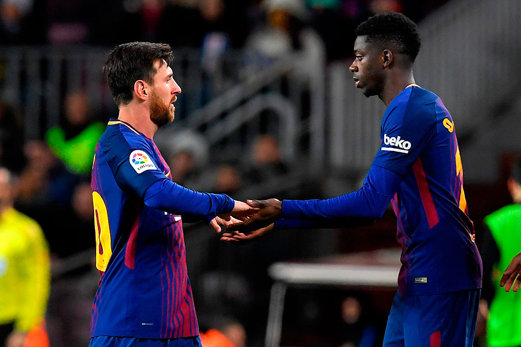 Pada menit ke-59 pelatih Barca Ernesto Valverde mengistirahatkan Messi untuk memberi kesempatan Ousmane Dembele bermain.