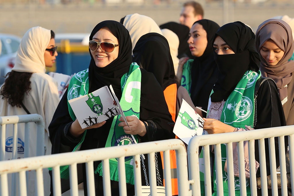Pada Sabtu, 13 Januari 2018, stadion nasional di ibu kota negara itu, Riyadh, akan membuka pintu gerbang bagi para perempuan untuk menonton pertandingan sepak bola.