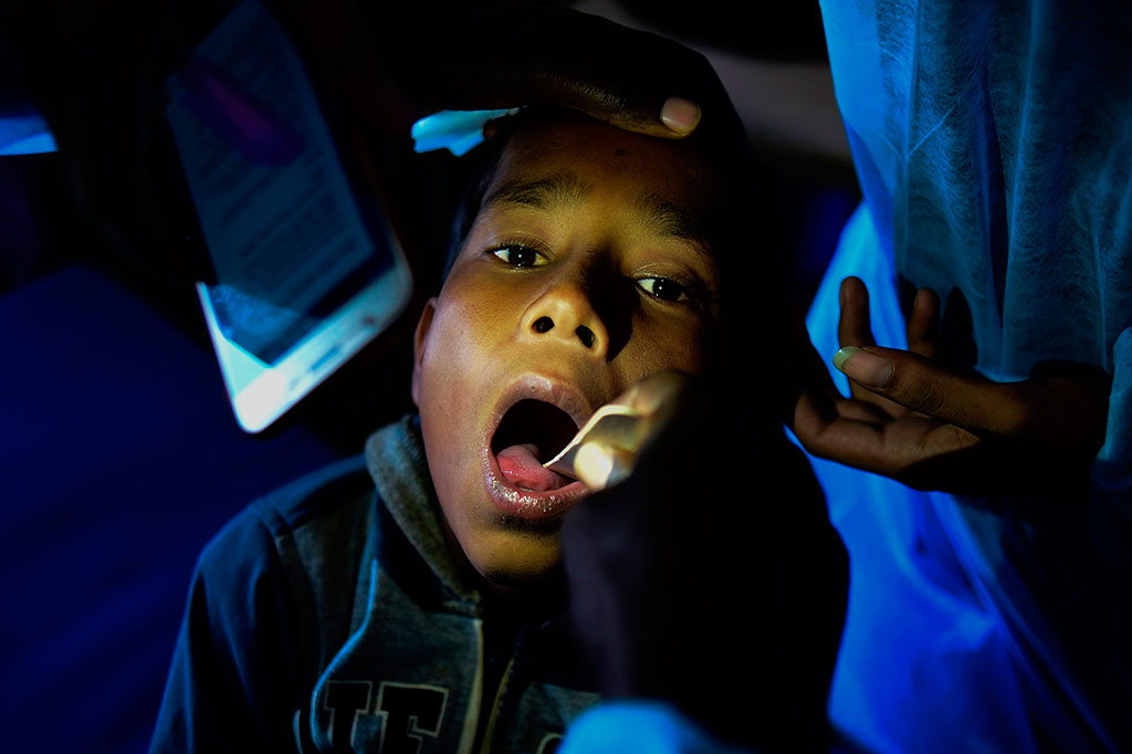 Difteri sebenarnya telah dimusnahkan di Bangladesh tahun lalu, saat lebih dari 650 ribu Rohingya melintai perbatasan, melarikan diri dari kekejaman militer Myanmar.