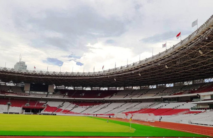 Bila digunakan untuk kegiatan selain olahraga  yang mendatangkan orang dalam jumlah besar, maka rumput mewah tersebut akan diselimuti agar tidak rusak.
