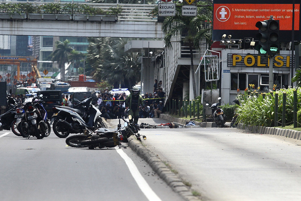 Foto ini diambil pada 14 Januari 2016, saat aksi bom bunuh diri terjadi di dekat pos polisi Sarinah. ANTARA/Muhammad Adimaja