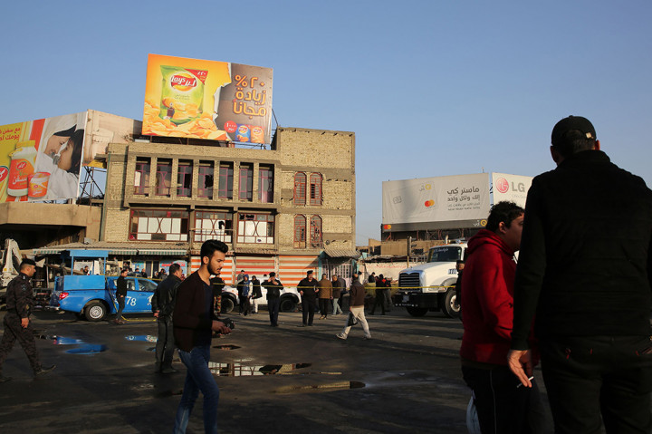 Tayyaran Square merupakan kawasan pusat perdagangan yang ramai dan tempat para pekerja harian berkumpul di pagi hari menunggu pekerjaan.