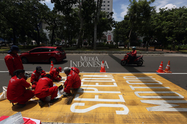 Jalur khusus tersebut dibuat untuk menjaga ketertiban dan kelancaran arus lalu lintas di jalan protokol tersebut. Penerapan jalur khusus tersebut dimulai Senin, 15 Januari 2018. MI/Ramdani