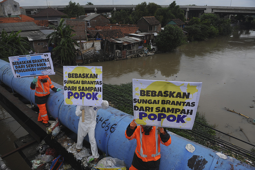 Dalam aksinya mereka menghimbau masyarakat agar tidak membuang sampah popok ke sungai karena dapat merusak lingkungan dan berdampak buruk pada biota sungai tersebut. 