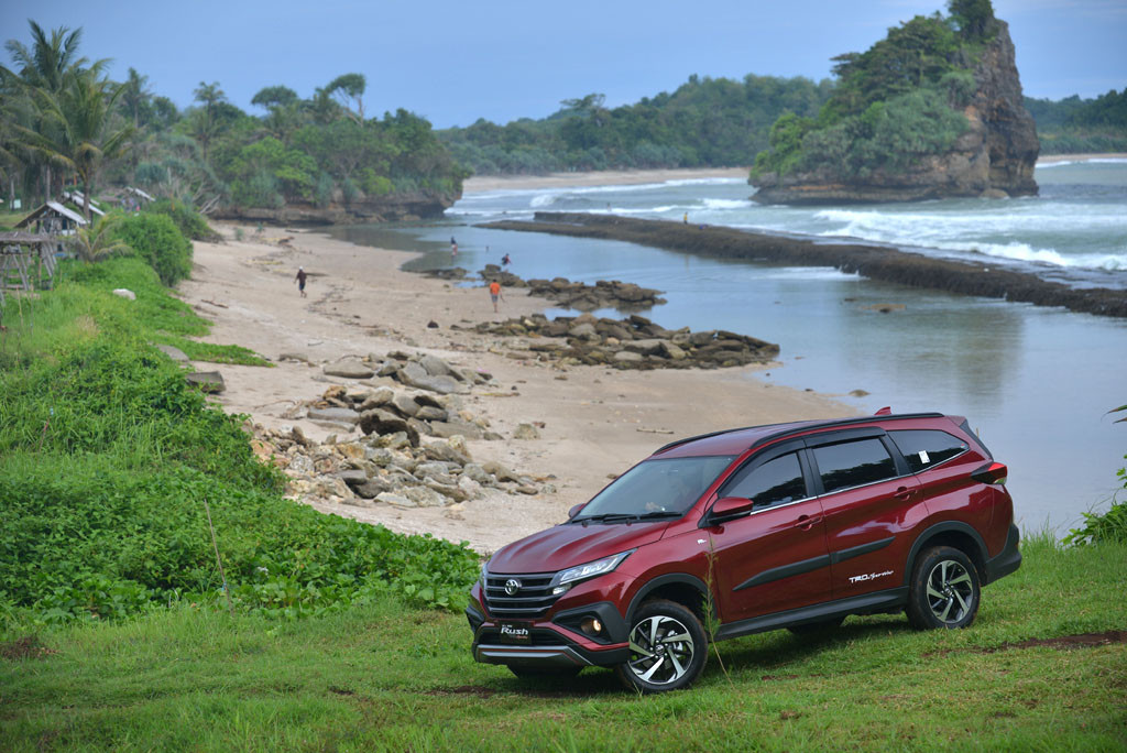 Secara desain All New Rush mengalami perubahan, dari bentuknya yang kotak kini lebih penuh lekukan. Sekilas tampilannya lebih mirip sebuah mobil MPV ketimbang SUV.