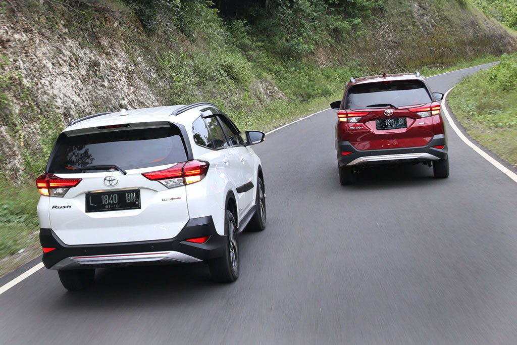 Salah satu ciri khas ban cadangan yang tergantung di belakang hilang. Sebagai gantian bagian bagasi semakin luas, dan di klaim muat empat galon air mineral.
