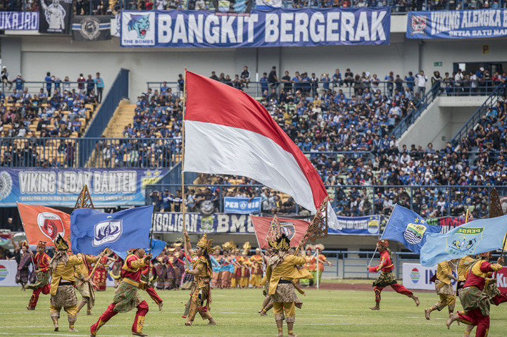 Turnamen pramusim ini dibuka dengan meriah di Stadion Gelora Bandung Lautan Api, Bandung, Jawa Barat.