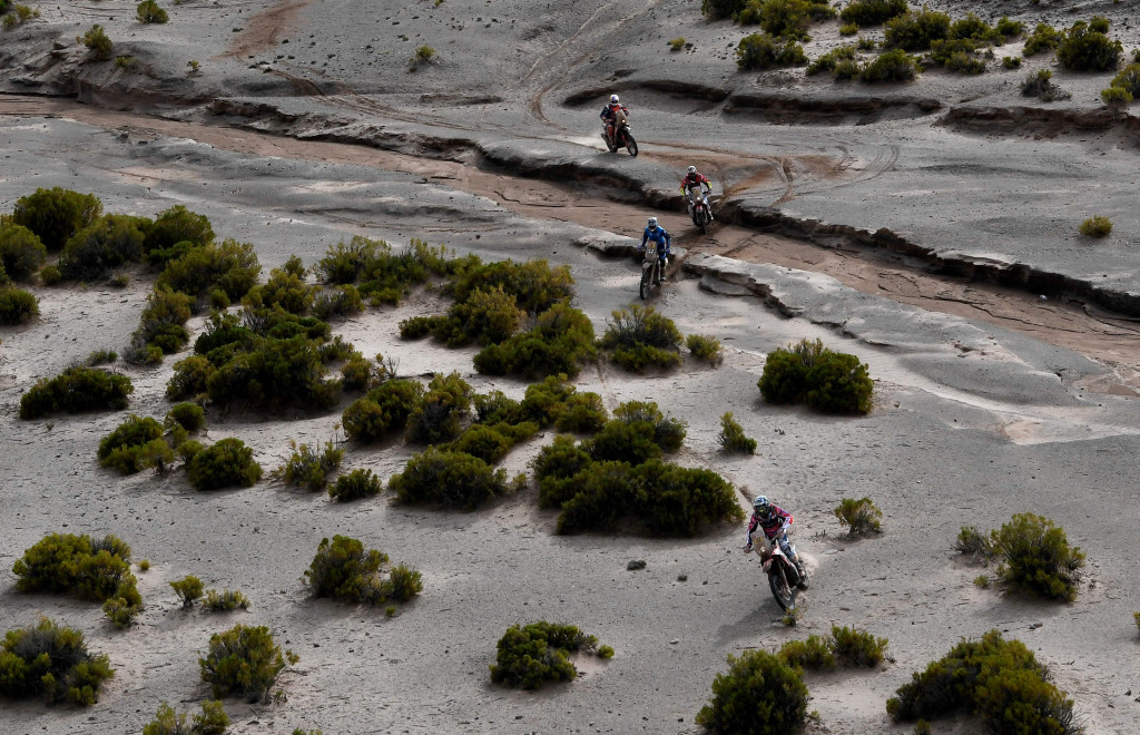 Etape 7 dan 8 yang melintasi medan rawa-rawa dan gurun baru di dataran tinggi Bolivia adalah terberat dari enam sebelumnya.