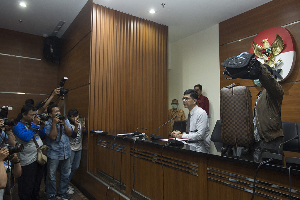 Keduanya diduga telah menerima Rp 436 miliar yang merupakan fee proyek, fee perizinan, dan pengadaan lelang barang dan jasa dari APBD selama jabatan sebagai Bupati Kukar. ANTARA/Rosa Panggabean