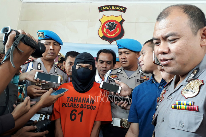 Pembuatan lembaran tanda kelulusan seseorang atau ijazah palsu dari SMP dan SMA secara instan ini didalangi tersangka berinisial NA.