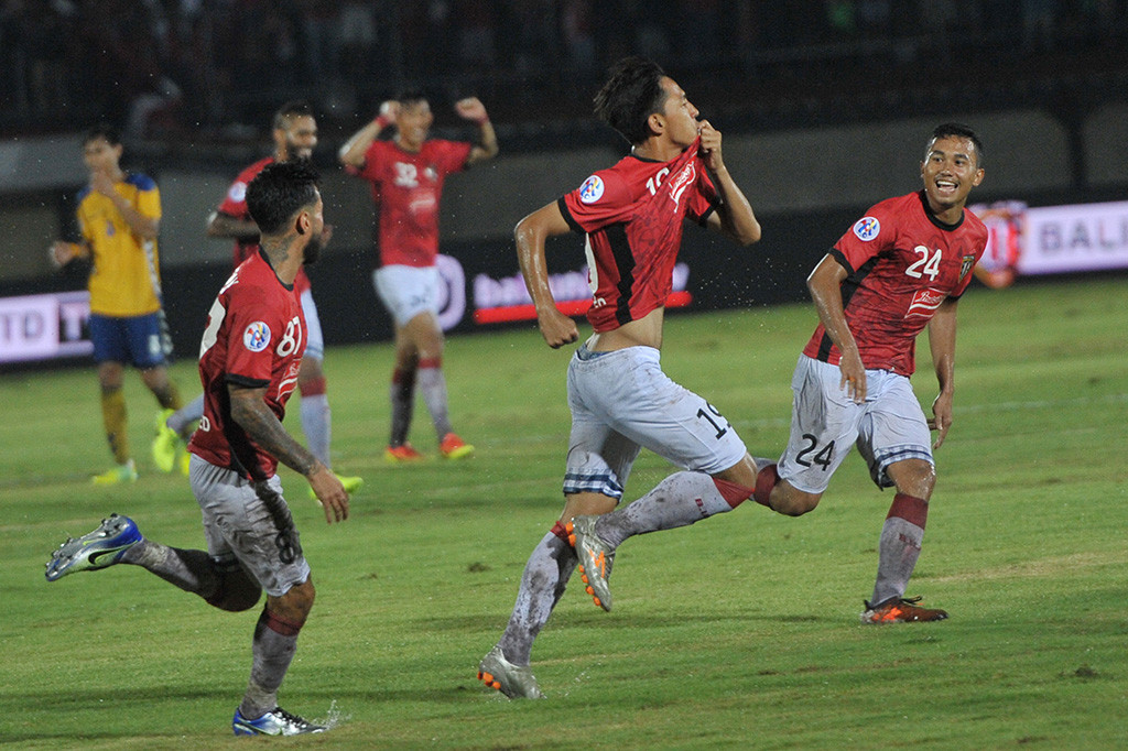 Бали Юнайтед. Thai Farmers Bank FC Asia Championship.