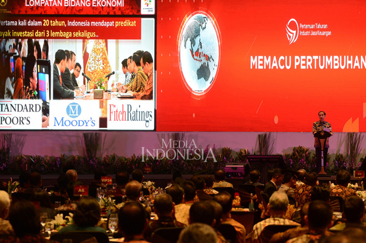 Tidak bisanya ekonomi nasional lari cepat, kata Jokowi, dikarenakan masih banyak kendala yang terjadi di lapangan. Salah satunya mengenai akselerasi penyaluran kredit kalau di sektor jasa keuangan.
