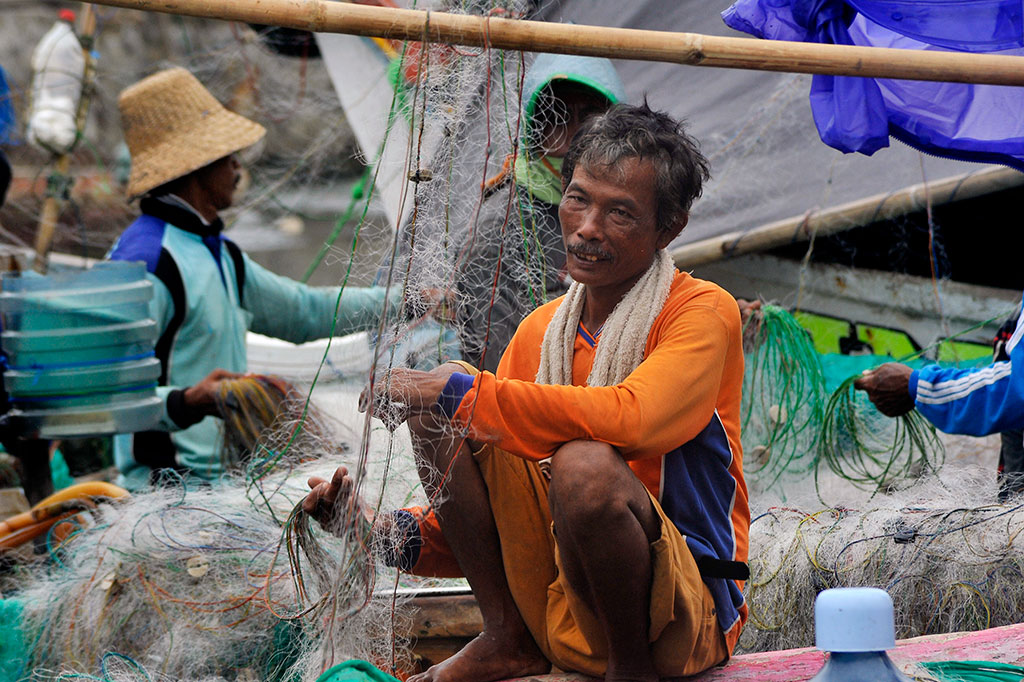 Selama proses pengalihan, nelayan bisa melaut dengan ketentuan antara lain nelayan cantrang hanya bisa melaut di perairan pantai utara Laut Jawa, tidak boleh ada penambahan kapal dengan alat tangkap cantrang, nelayan harus mengukur ulang kapal agar diketahui ukuran sebenarnya, dan sleuruh kapal harus terdaftar.