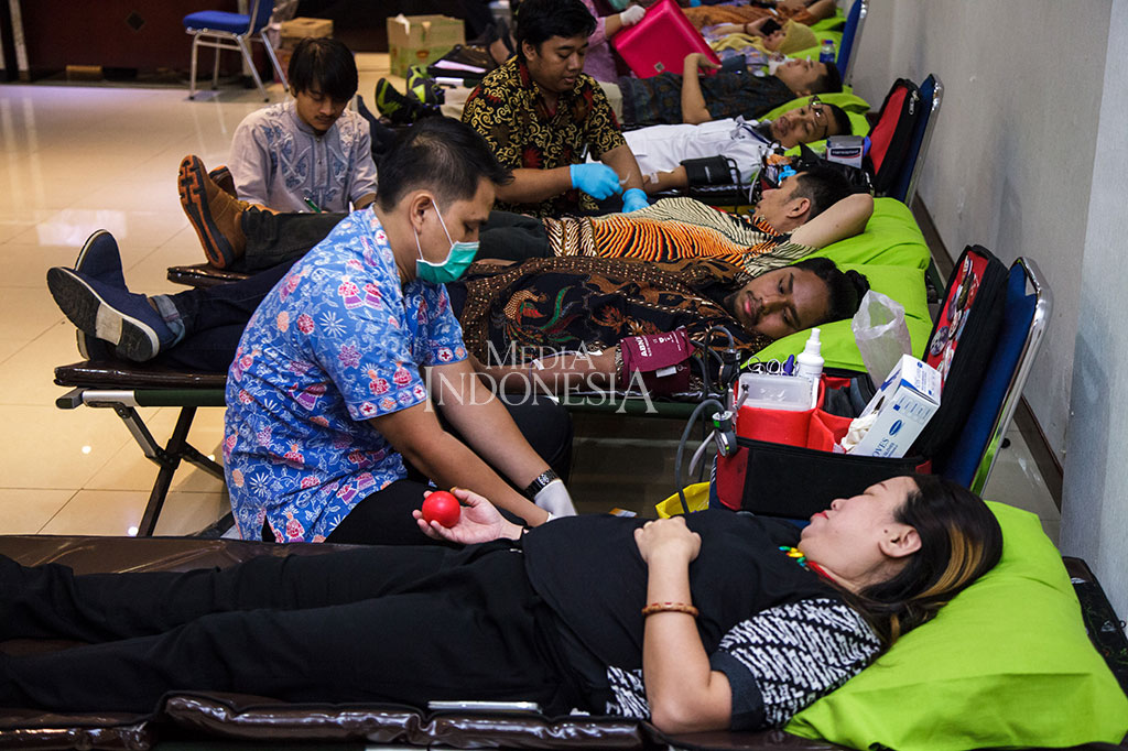 Dalam rangka HUT Media Indonesia digelar acara donor darah yang diikuti karyawan Media Group. 