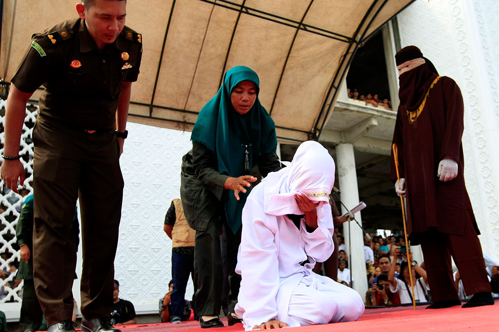 Hukuman cambuk 10 terpidana yang telah mendapat vonis dari Mahkaman Syiariah terhadap pelanggar peraturan daerah (qanun) nomor 6/2014 tentang hukum Jinayat tersebut merupakan wujud penegakan syariat Islam di Provinsi Aceh.