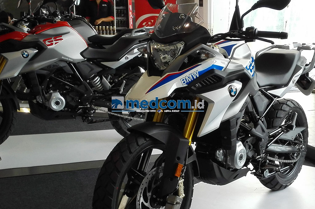 Tenaganya yang diklaim mencapai 34 daya kuda, dengan top speed tembus di angka 143 km per jam, berkat menggunakan basis mesin yang sama dengan varian G 310 R. 