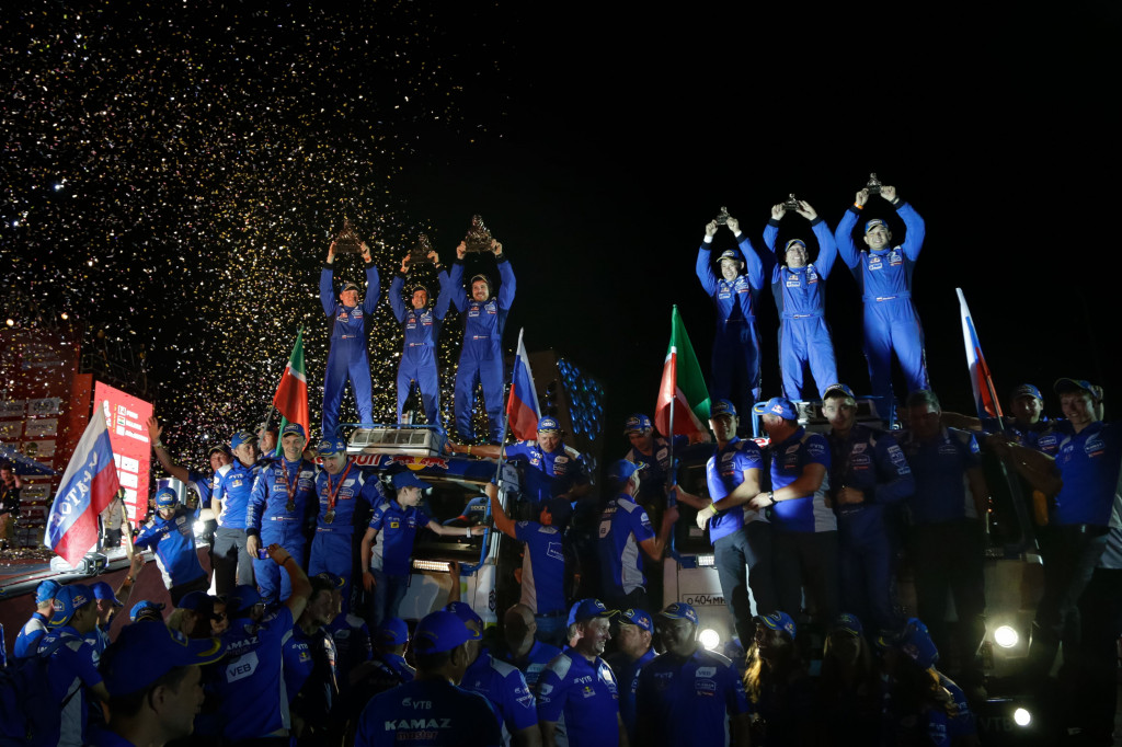 Tim Kamaz (Rusia) menduduki podium I dan III untuk kategori truk. Posisi dua juga menjadi milik tim asal Eropa Timur yang membesut MAZ.