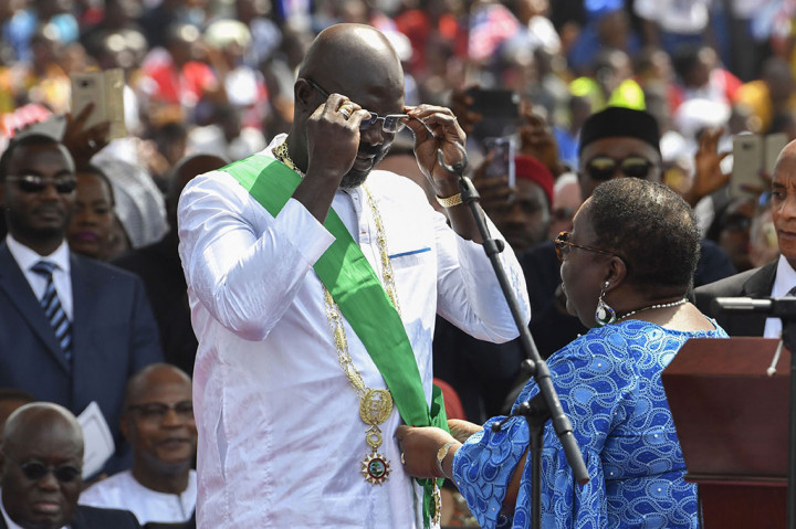 George Weah bersiap menjalani prosesi pelantikan sebagai presiden baru Liberia, di Monrovia, Senin, 22 Januari 2018 waktu setempat.