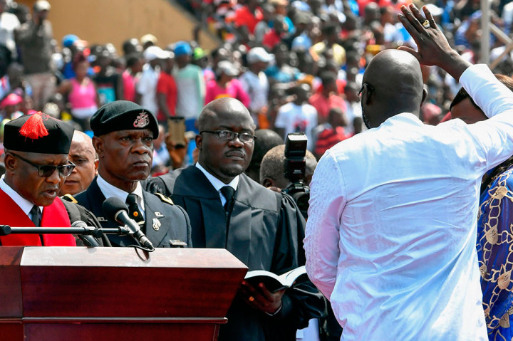 Weah, 51, dilantik sebagai presiden oleh Ketua Mahkamah Agung Liberia Francis Korkpor.