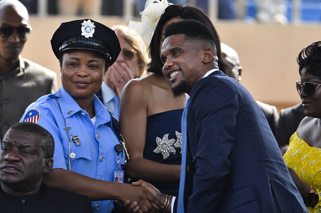 Sejumlah kepala negara Afrika serta sejumlah bintang sepak bola yang pernah bermain bersama Weah hadir pada pelantikan tersebut.