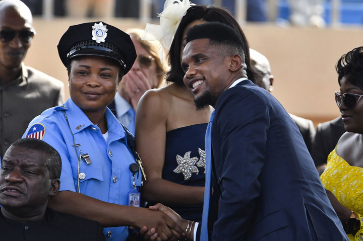 Sejumlah kepala negara Afrika serta sejumlah bintang sepak bola yang pernah bermain bersama Weah hadir pada pelantikan tersebut.