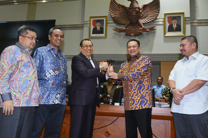 Kahar Muzakir dilantik menjadi Ketua Komisi III menggantikan Bambang Soesatyo yang ditunjuk Partai Golkar menjadi Ketua DPR menggantikan Setya Novanto. 