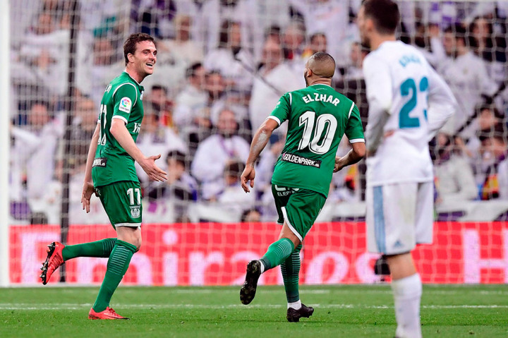 Tuan rumah justru tertinggal terlebih dahulu lewat gol Javier Eraso. Gol berawal dari kesalahan Nacho Fernandez dalam mengontrol bola yang kemudian dikuasai Javier Eraso. Eraso kemudian melepaskan tembakan keras dari luar kotak penalti yang gagal diantisipasi Kiko Casilla. Agregat menjadi 1-1.