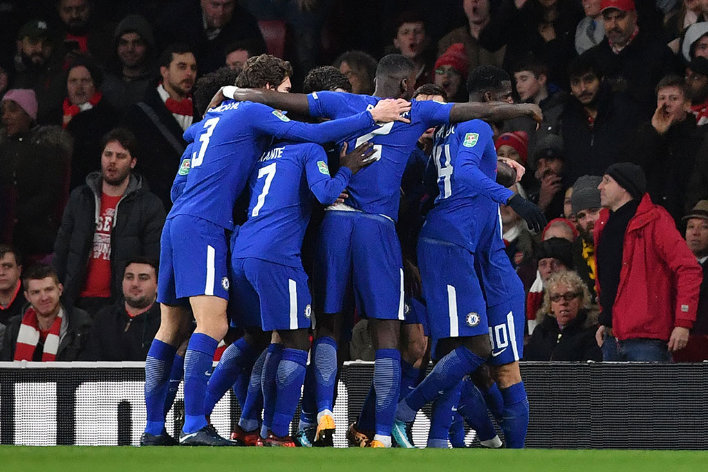 Setelah imbang 0-0 pada leg pertama semifinal di Stamford Bridge, Chelsea unggul terlebih dahulu lewat sepakan kaki kiri Eden Hazard pada menit ketujuh di Stadion Emirates.