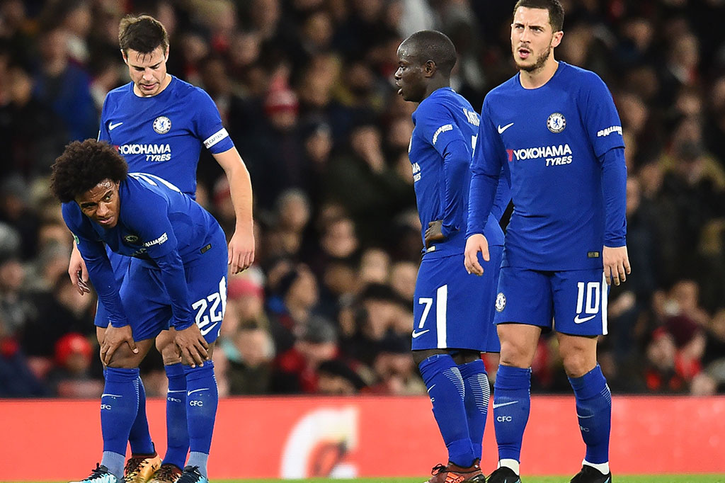 Chelsea mendapat masalah ketika Willian harus meninggalkan lapangan karena mengalami cedera otot paha belakang pada menit ke-29. Willian kemudian digantikan oleh Ross Barkley.