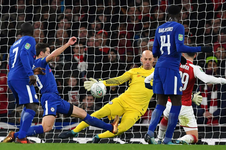 Gelandang Granit Xhaka berubah menjadi predator 15 menit setelah turun minum lewat penyelesaian dari jarak dekat untuk menjebol gawang Willy Caballero.  