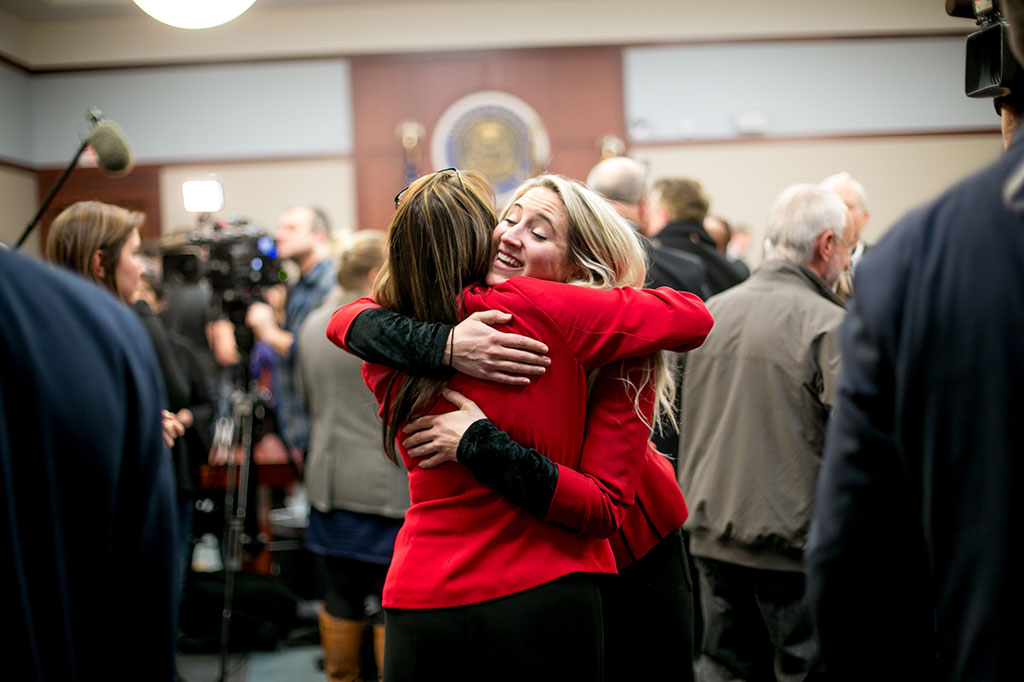 Vonis berat tersebut disambut gembira korban, keluarga, dan para pendukung.