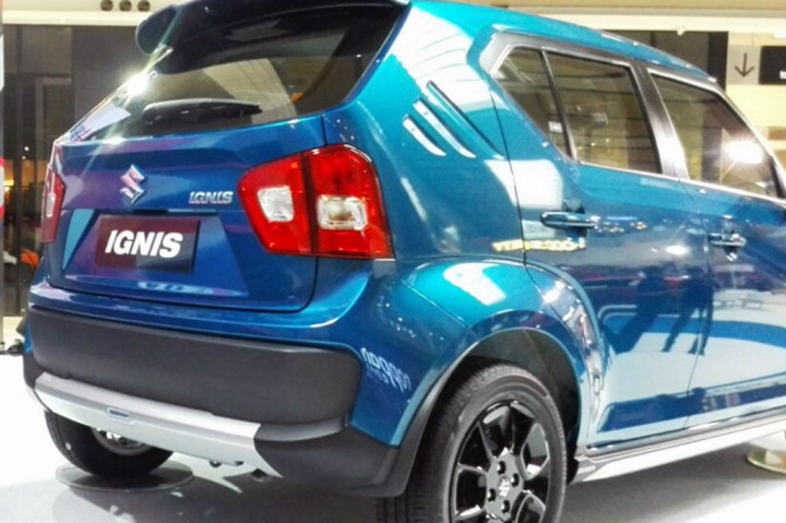 Perubahan juga terjadi di bagian bumper belakang dan spoiler di pintu.