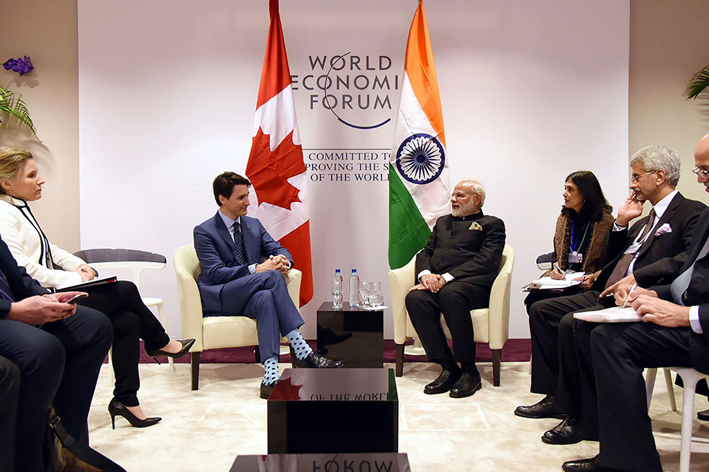 Ini bukan pertama kalinya Trudeau mengenakan sepasang kaus kaki 'aneh'. Sebelumnya, saat bertemu PM India Narendra Modi, Trudeau mengenakan kaus kaki bermotif polka dot.