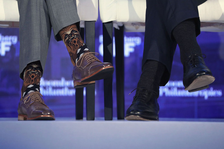 Trudeau mengenakan kaus kaki bergambar chewbacca saat ambil bagian dalam sebuah panel di Forum Bisnis Global Bloomberg pada 20 September 2017 di New York City.