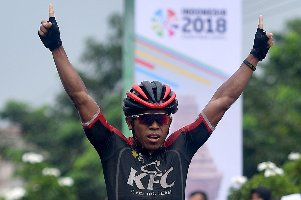 Pebalap KFC Cycling Team ini mampu membukukan catatan waktu 02:24:17 untuk menempuh jarak 117,5 km. 