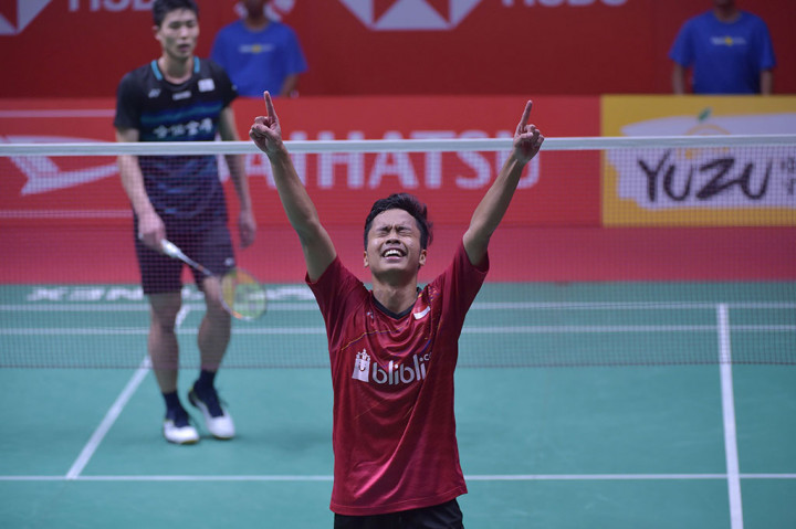 Anthony Sinisuka Ginting meluapkan kegembiraannya setelah memastikan diri melaju ke final Indonesia Masters, Sabtu, 27 Januari 2018. AFP/Adek Berry
