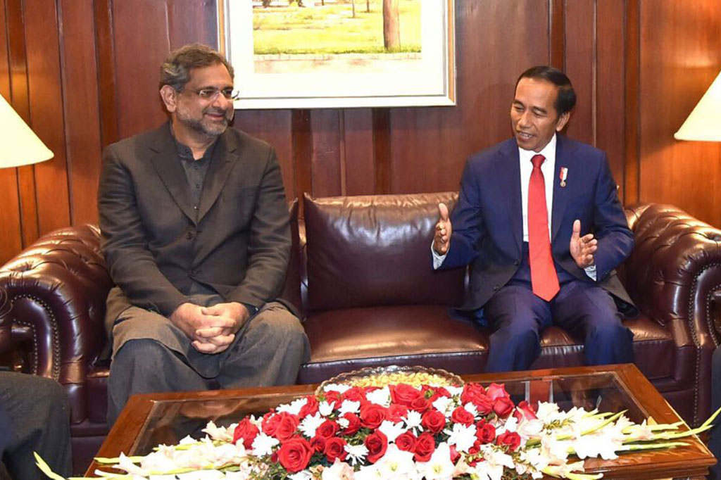 Presiden Jokowi melakukan pertemuan dengan PM Pakistan Shahid Khaqan Abbasi di Prime Minister's House, Islamabad, Sabtu, 27 Januari 2018. Selain pertemuan bilateral juga dilaksanakan penandatanganan nota kesepahaman di bidang energi dan perdagangan, diakhiri dengan jamuan santap siang oleh PM Abbasi.