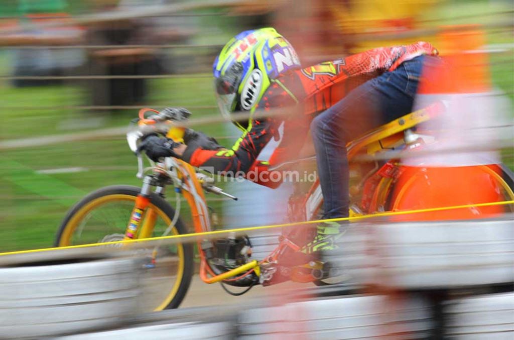 Para dragster sangat antusias mengikuti event balap yang berlangsung seru di awal tahun di Lapangan Sunbrust, BSD City, Tangerang Selatan. medcom.id/Ahmad Garuda