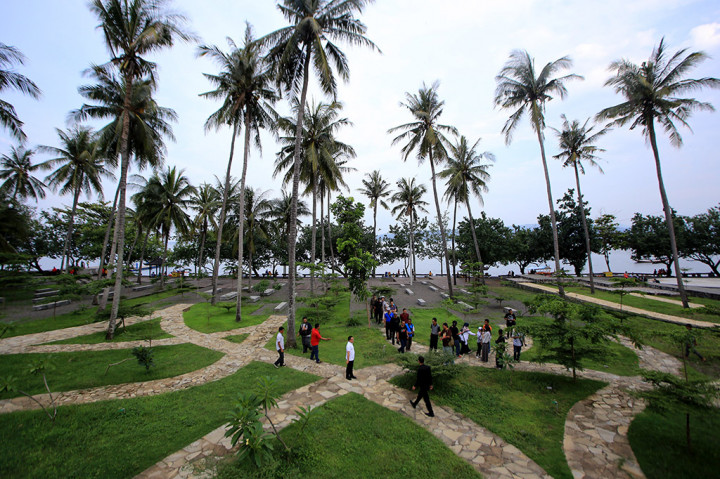 Penghargaan tersebut diraih karena upaya-upaya Banyuwangi meningkatkan kenyamanan berkunjung bagi wisatawan, terutama dari aspek kebersihan lewat kategori clean tourist city.