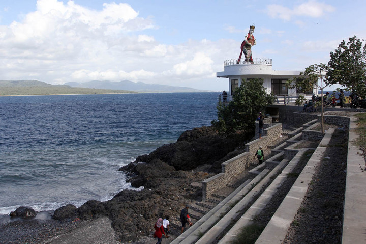 Pesisir yang mendapatkan penghargaan bergengsi ini adalah Grand Watudodol (GWD). Kawasan wisata di utara Banyuwangi ini kini tumbuh dengan pesat setelah masyarakat dilibatkan dalam pengelolaan. Salah satunya, menjaga kebersihan dan konservasi terumbu karang. 