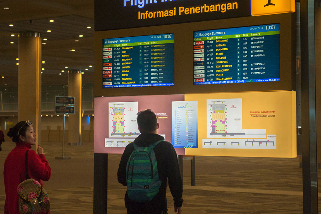 Hingga saat ini, Garuda Indonesa telah melayani sejumlah penerbangan langsung ke Tiongkok di antaranya Jakarta-Guangzhou, Jakarta-Beijing, Jakarta-Shanghai, Denpasar-Beijing, Denpasar-Guangzhou, Denpasar-Shanghai, dan Denpasar-Chengdu yang semuanya dilayani pulang pergi (PP).