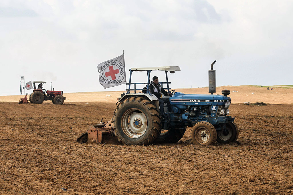 Pada 2006, setelah penangkapan seorang serdadu Israel oleh anggota gerakan Hamas, Israel memberlakukan blokade di Gaza. Tindakan itu diperketat Israel setahun kemudian setelah kelompok perlawanan Palestina itu menggulingkan gerakan Fatah pimpinan Presiden Palestina Mahmoud Abbas di Jalur Gaza. Sejak itu Israel dan Hamas bertempur dalam tiga perang dan blokade itu terus dilakukan.