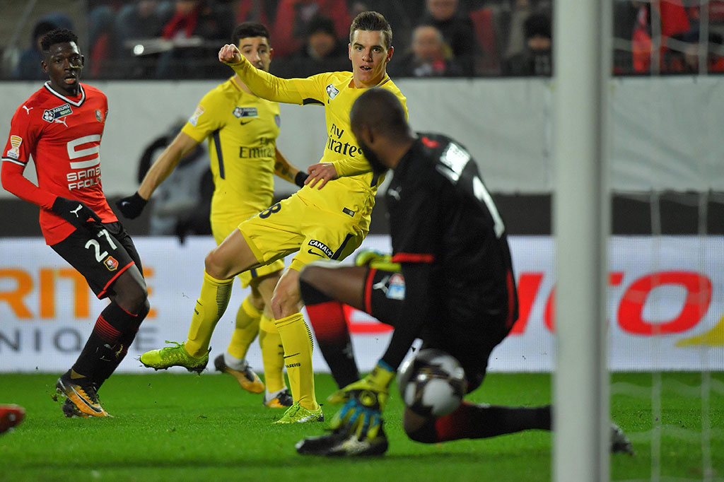 Empat menit kemudian, Giovanni Lo Celso mencetak gol ketiga untuk PSG setelah tembakan keras kaki kirinya gagal diantisipasi dengan baik oleh Abdoulaye Diallo.
