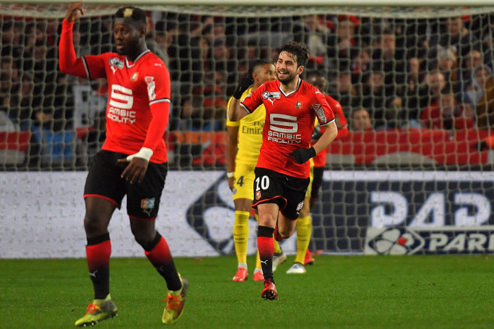 Rennes memperkecil ketertinggalan berkat gol-gol larut dari Diafra Sakho dan Sanjin Prcic. Skor 2-3 bertahan hingga laga usai.