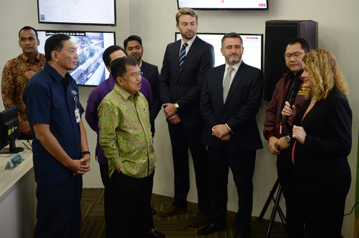 Wakil Presiden Jusuf Kalla meresmikan Main Operation Center di INASGOC Headquaters, Wisma Serbaguna, Senayan.
