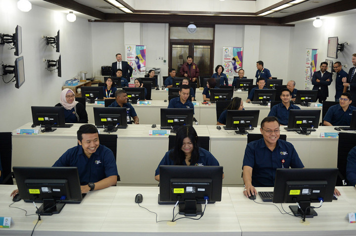 MOC merupakan ruang kendali kontrol yang dilengkapi dengan 24 layar pemantau untuk semua kegiatan yang dilakukan oleh seluruh deputi Inasgoc. Di antaranya seperti Games Operation, Administration, Support, dan Security.